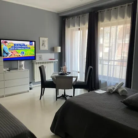 לינה וארוחת בוקר Gardenia Luxury פסקרה