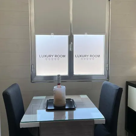 Gardenia Luxury לינה וארוחת בוקר