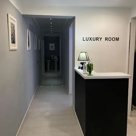 לינה וארוחת בוקר Gardenia Luxury