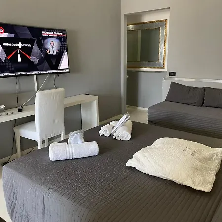 לינה וארוחת בוקר Gardenia Luxury