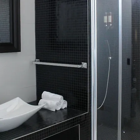 לינה וארוחת בוקר Gardenia Luxury פסקרה